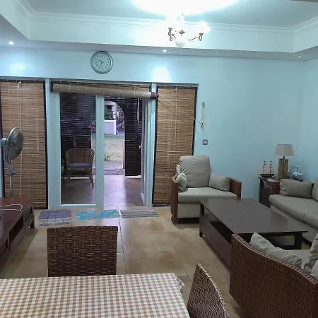 Lovely 4 Bed Townhouse With Common Swimming Pool Grand Baie Exterior photo