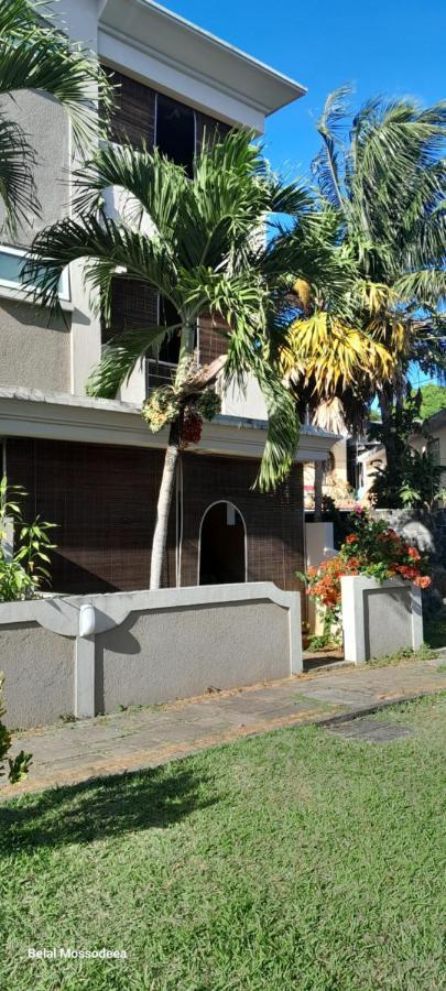 Apartment Lovely 4 Bed Townhouse With Common Swimming Pool